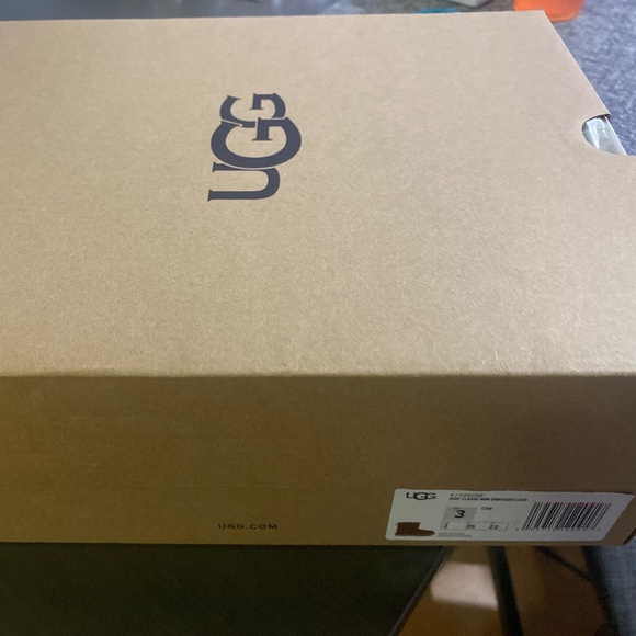 UGG® Classic Mini Embossed Boot - Little Kid / Big Chestnut Size 3 - Picture 1 of 8